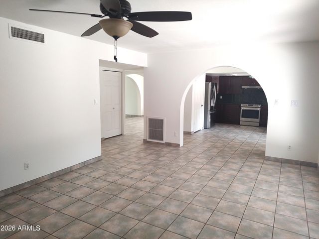 6207 W ALTADENA Avenue, Glendale, AZ 85304