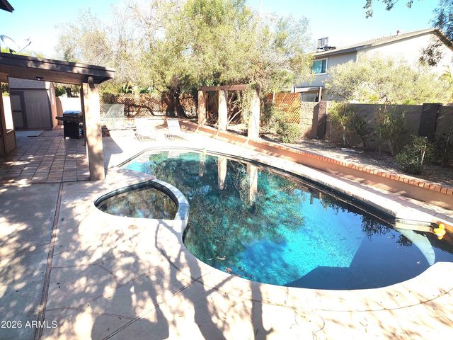 6207 W ALTADENA Avenue, Glendale, AZ 85304