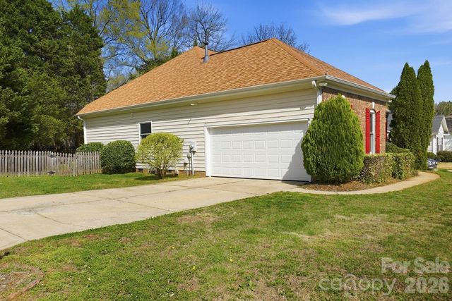 9332 Broken Pine Lane, Charlotte, NC 28269