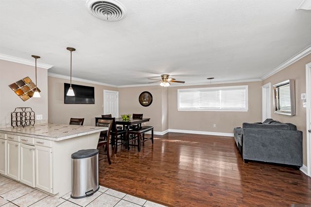 1050 Landwood Dr, Baton Rouge, LA 70806