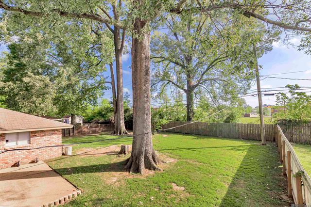 1050 Landwood Dr, Baton Rouge, LA 70806