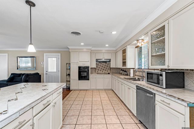 1050 Landwood Dr, Baton Rouge, LA 70806