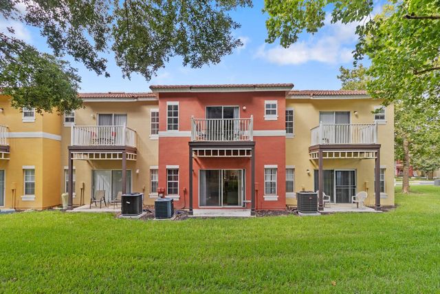 8454 CRYSTAL COVE LOOP, Kissimmee, FL 34747