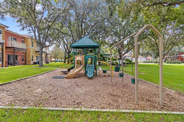 8454 CRYSTAL COVE LOOP, Kissimmee, FL 34747
