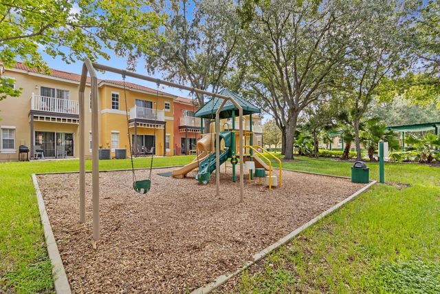 8454 CRYSTAL COVE LOOP, Kissimmee, FL 34747