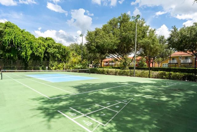 8454 CRYSTAL COVE LOOP, Kissimmee, FL 34747