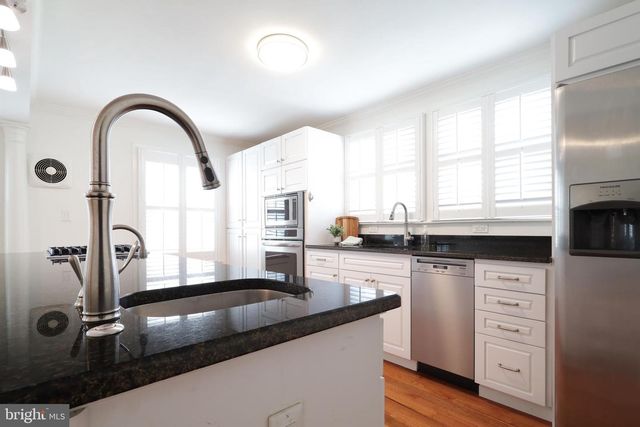 222 S GILL ST, State College, PA 16801