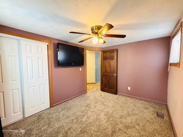 6304 Lapeer Road, Burton, MI 48509