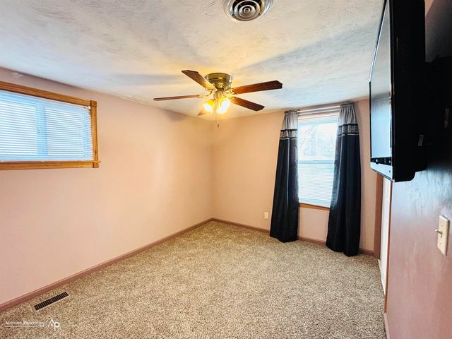 6304 Lapeer Road, Burton, MI 48509