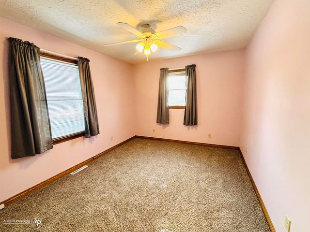 6304 Lapeer Road, Burton, MI 48509