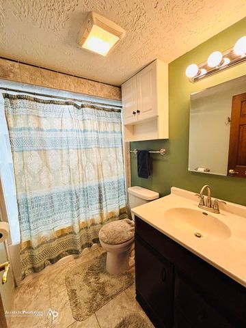 6304 Lapeer Road, Burton, MI 48509