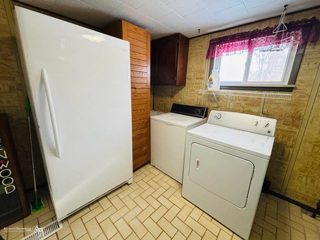 6304 Lapeer Road, Burton, MI 48509