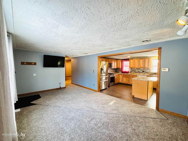 6304 Lapeer Road, Burton, MI 48509