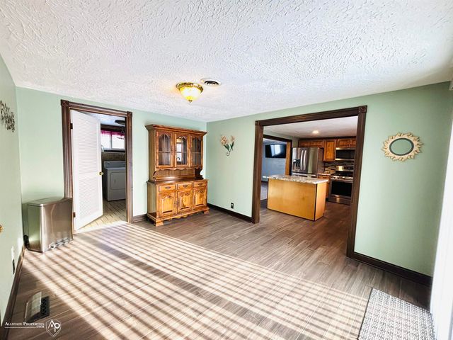 6304 Lapeer Road, Burton, MI 48509