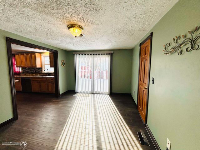 6304 Lapeer Road, Burton, MI 48509