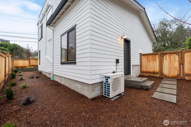 217 NW 45th Street, Seattle, WA 98107