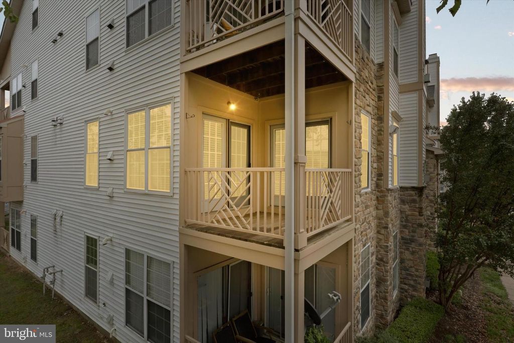 5947 FOUNDERS HILL DR #201, Alexandria, VA 22310