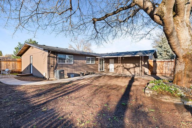 4065 Crestwood Circle, Central Point, OR 97502
