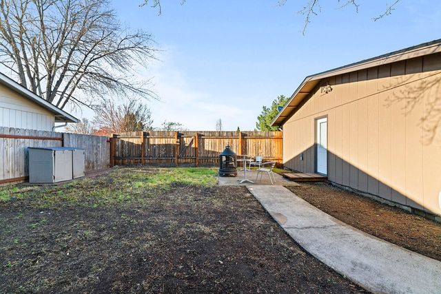 4065 Crestwood Circle, Central Point, OR 97502