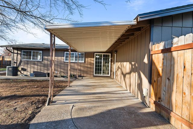 4065 Crestwood Circle, Central Point, OR 97502