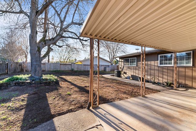 4065 Crestwood Circle, Central Point, OR 97502