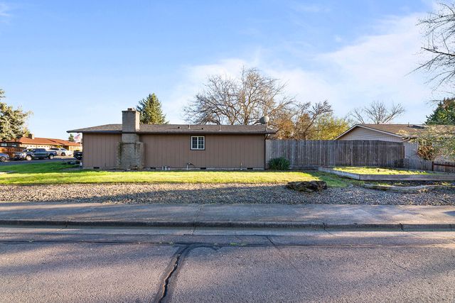 4065 Crestwood Circle, Central Point, OR 97502