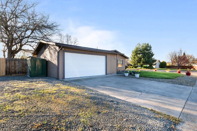 4065 Crestwood Circle, Central Point, OR 97502