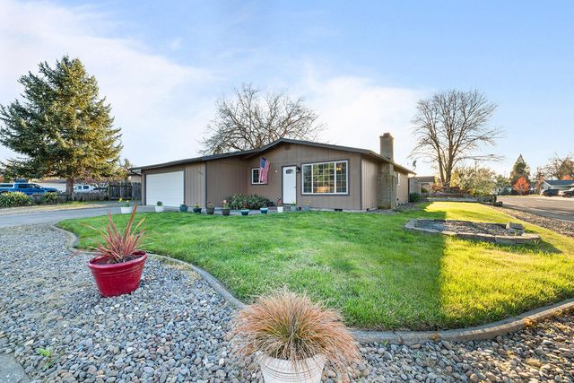 4065 Crestwood Circle, Central Point, OR 97502
