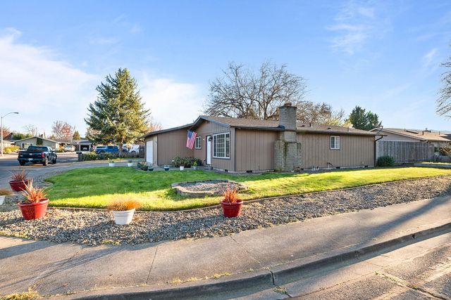 4065 Crestwood Circle, Central Point, OR 97502