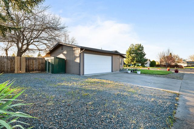 4065 Crestwood Circle, Central Point, OR 97502