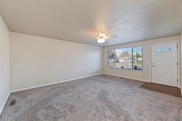 4065 Crestwood Circle, Central Point, OR 97502