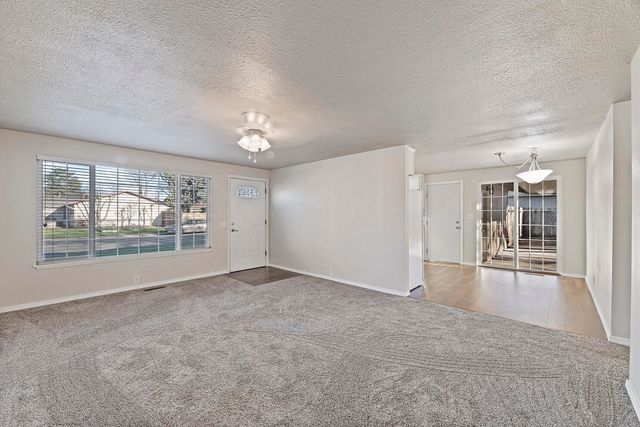 4065 Crestwood Circle, Central Point, OR 97502