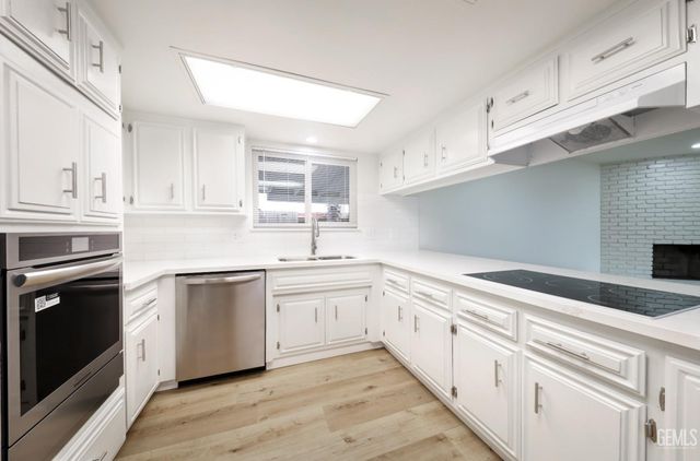 2519 Holladay Avenue, Bakersfield, CA 93313