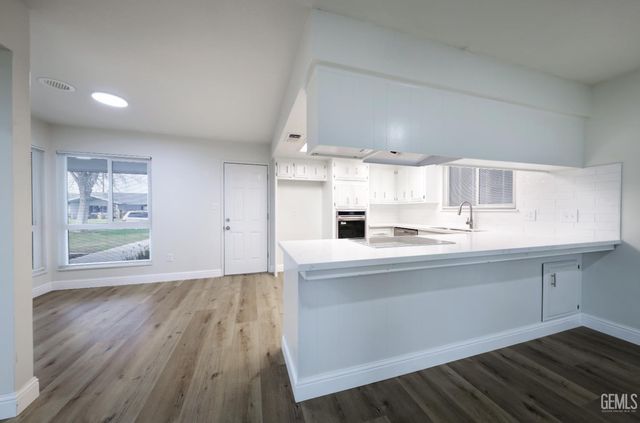 2519 Holladay Avenue, Bakersfield, CA 93313