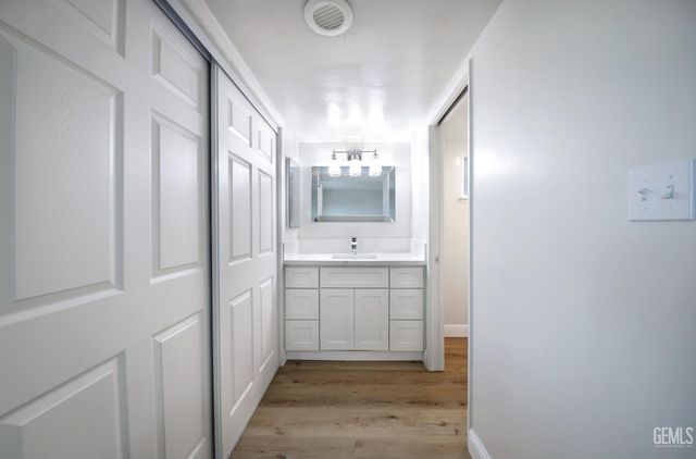 2519 Holladay Avenue, Bakersfield, CA 93313