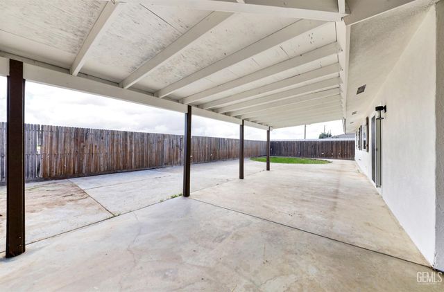 2519 Holladay Avenue, Bakersfield, CA 93313