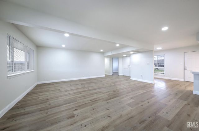 2519 Holladay Avenue, Bakersfield, CA 93313