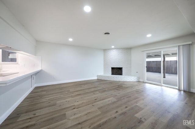 2519 Holladay Avenue, Bakersfield, CA 93313