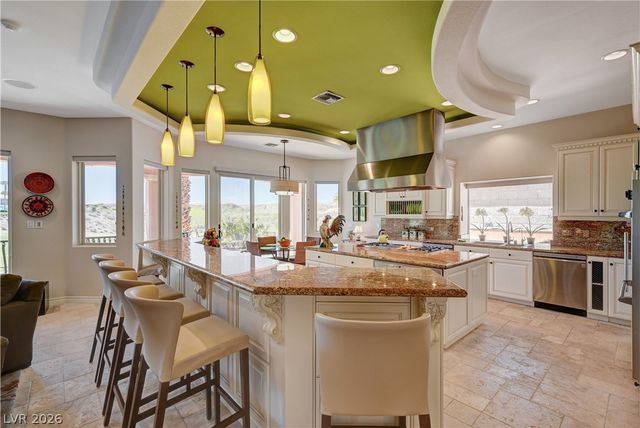 2 Camino Barcelona Place, Henderson, NV 89011