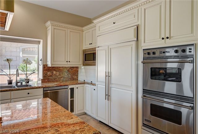 2 Camino Barcelona Place, Henderson, NV 89011