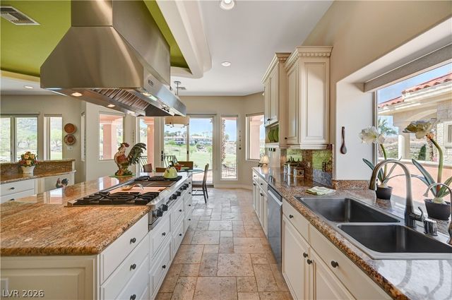 2 Camino Barcelona Place, Henderson, NV 89011