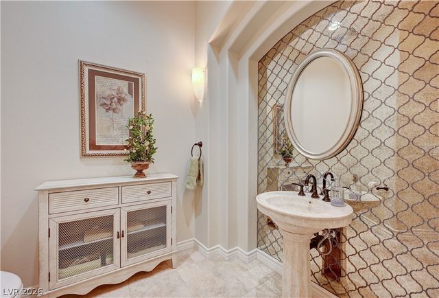 2 Camino Barcelona Place, Henderson, NV 89011