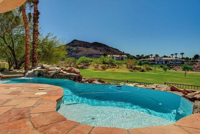 2 Camino Barcelona Place, Henderson, NV 89011