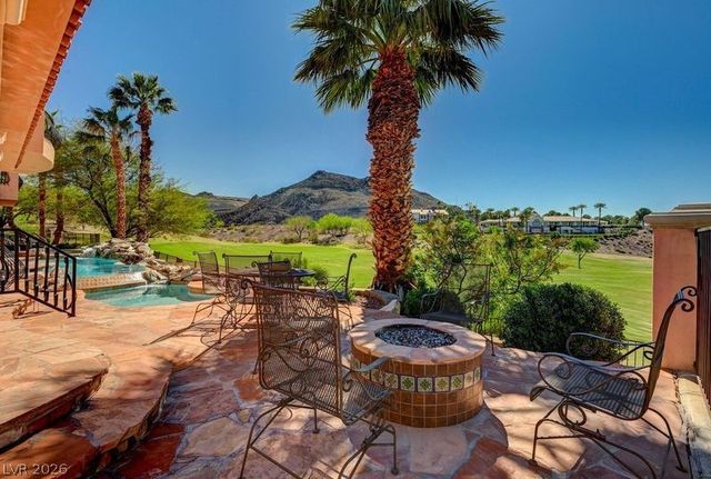 2 Camino Barcelona Place, Henderson, NV 89011