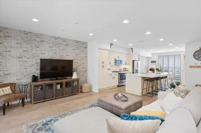 2511 State Street, Carlsbad, CA 92008