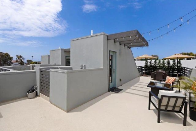 2511 State Street, Carlsbad, CA 92008