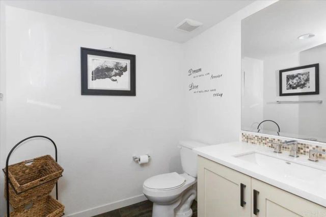 2511 State Street, Carlsbad, CA 92008