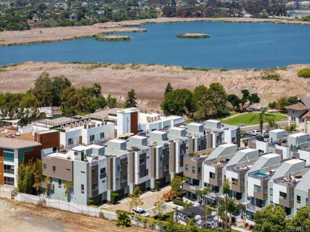2511 State Street, Carlsbad, CA 92008