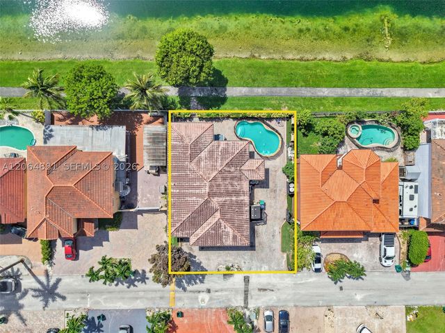 20027 NW 85th Ave, Hialeah, FL 33015