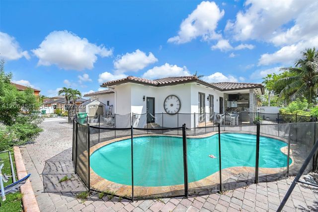 20027 NW 85th Ave, Hialeah, FL 33015